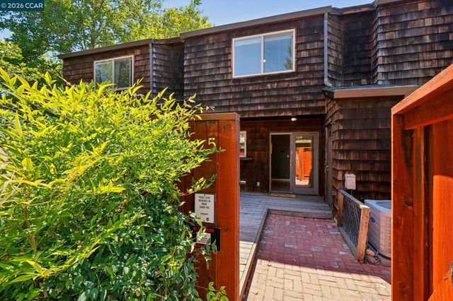 225 Mayhew Way 5, Walnut Creek, CA 94597