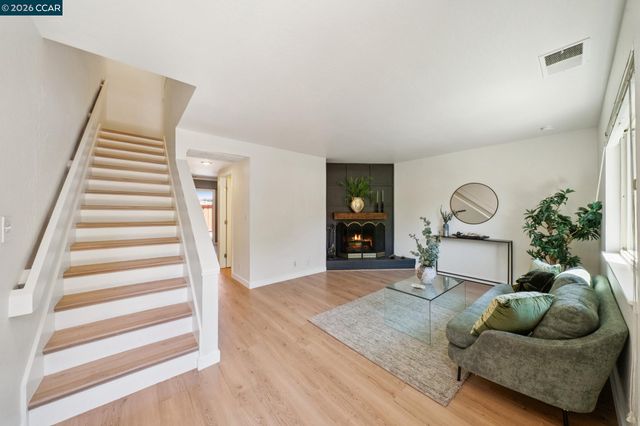 225 Mayhew Way 5, Walnut Creek, CA 94597