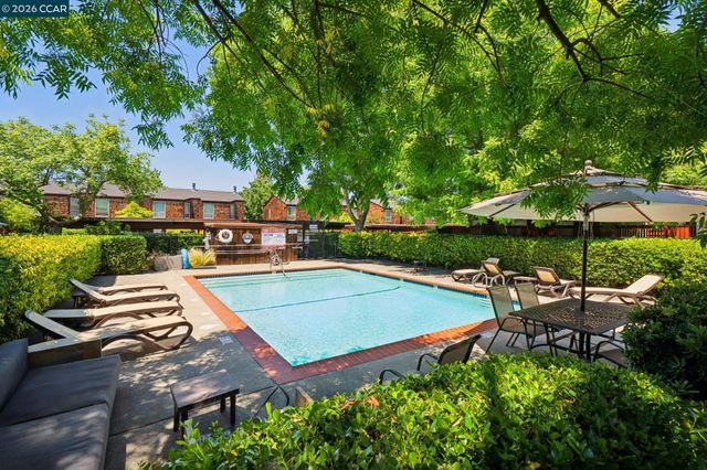 225 Mayhew Way 5, Walnut Creek, CA 94597