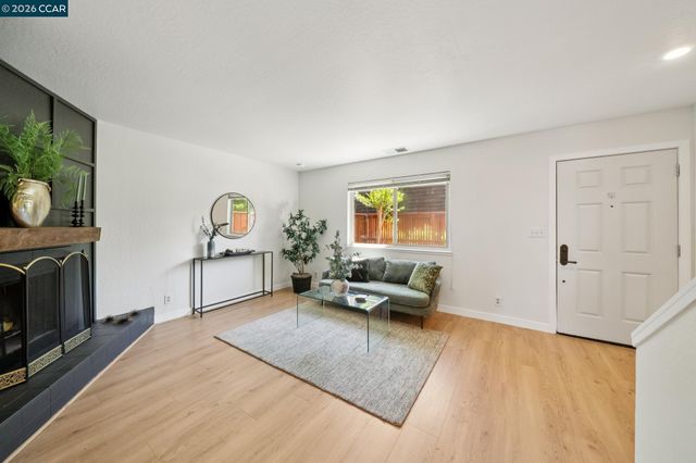 225 Mayhew Way 5, Walnut Creek, CA 94597