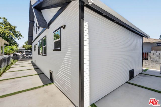 678 E 45th Street, Los Angeles, CA 90011