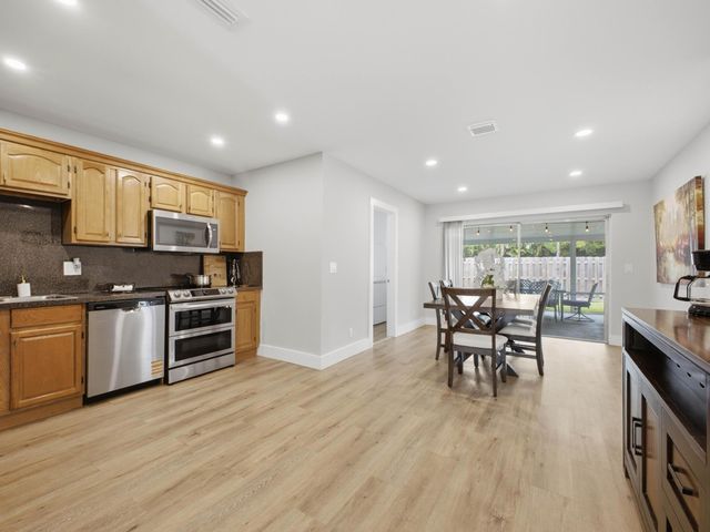 1320 RIVERSIDE Circle 1322, Wellington, FL 33414