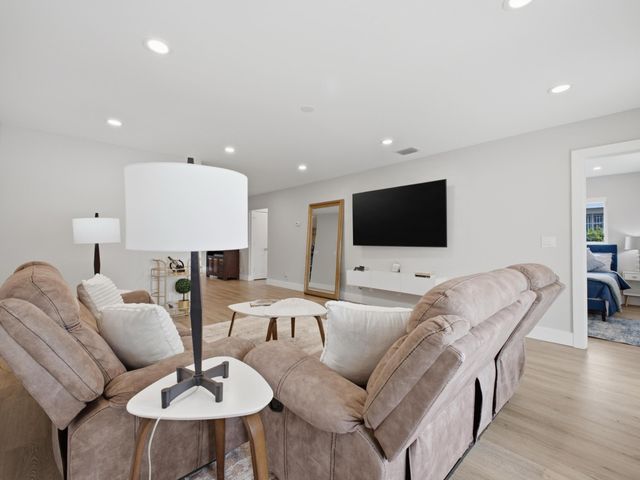 1320 RIVERSIDE Circle 1322, Wellington, FL 33414