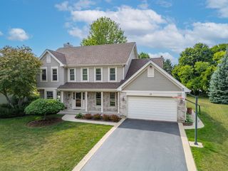 12 White Oak Court, Algonquin, IL 60102