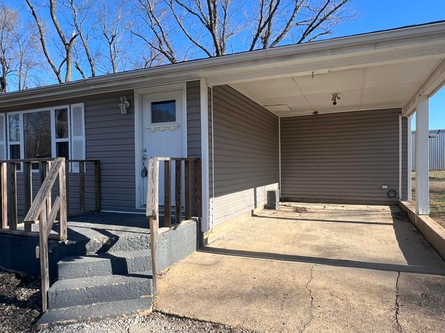 103 E Valley Street, Willow Springs, MO 65793