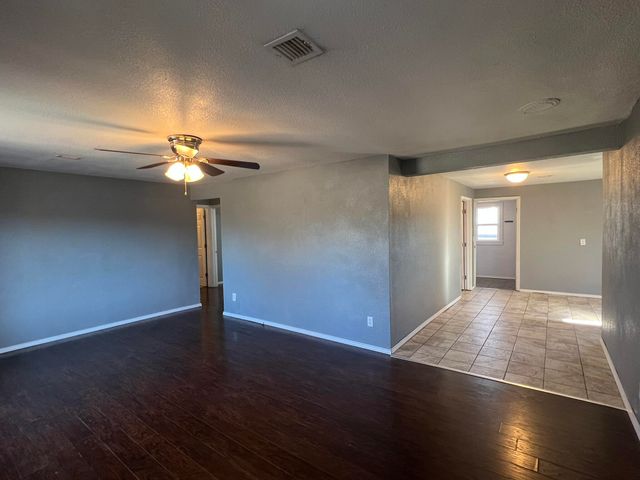 103 E Valley Street, Willow Springs, MO 65793