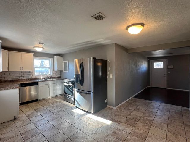 103 E Valley Street, Willow Springs, MO 65793