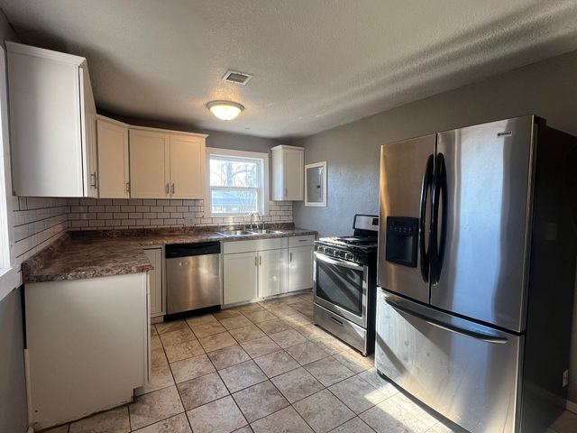 103 E Valley Street, Willow Springs, MO 65793