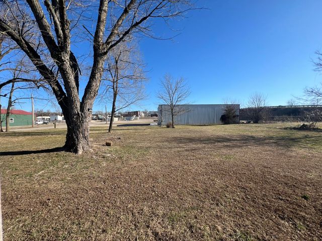 103 E Valley Street, Willow Springs, MO 65793