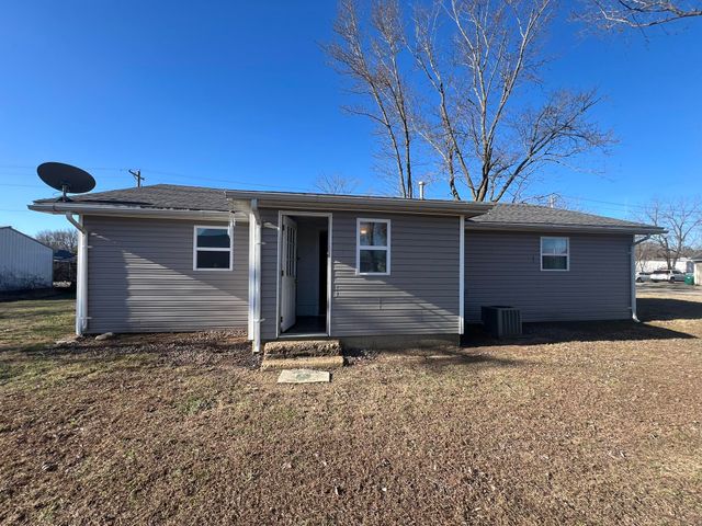 103 E Valley Street, Willow Springs, MO 65793