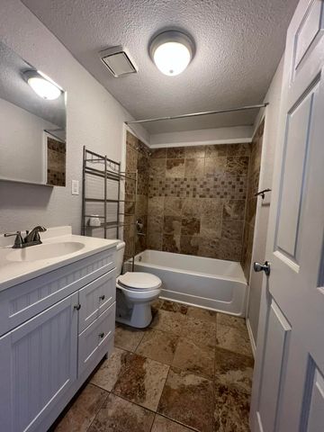 103 E Valley Street, Willow Springs, MO 65793