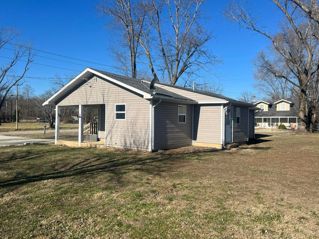 103 E Valley Street, Willow Springs, MO 65793