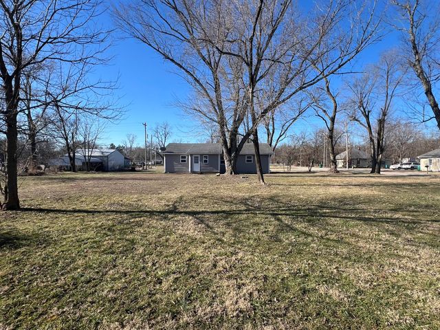 103 E Valley Street, Willow Springs, MO 65793