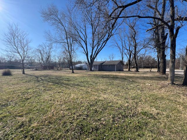 103 E Valley Street, Willow Springs, MO 65793