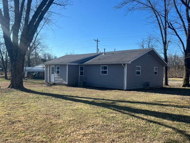 103 E Valley Street, Willow Springs, MO 65793