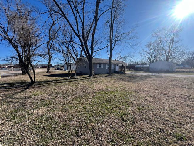 103 E Valley Street, Willow Springs, MO 65793