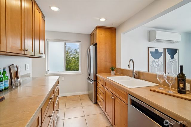 3909 13th Avenue S, Seattle, WA 98108