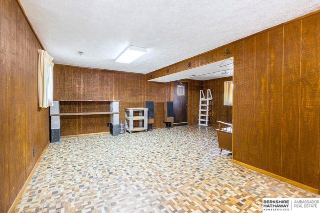 15605 Valley Street, Omaha, NE 68130