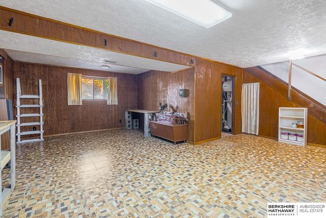 15605 Valley Street, Omaha, NE 68130