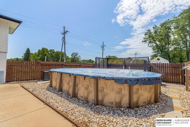 15605 Valley Street, Omaha, NE 68130