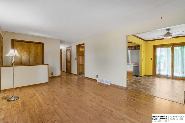 15605 Valley Street, Omaha, NE 68130