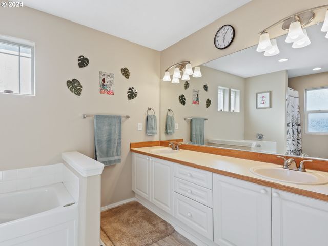 4888 Se ANTELOPE HILLS Dr, Gresham, OR 97080