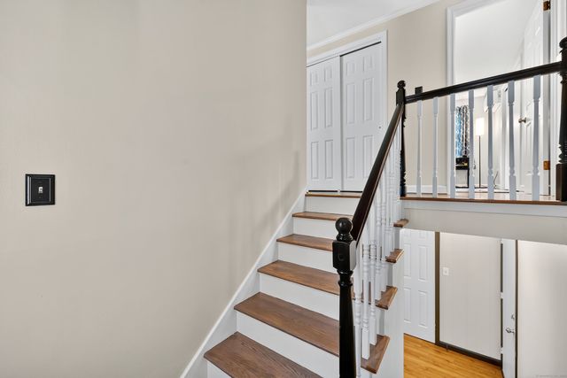 12 Gretel Lane, Simsbury, CT 06070