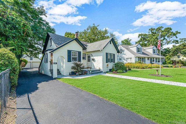 510 Secatogue Avenue, Farmingdale, NY 11735