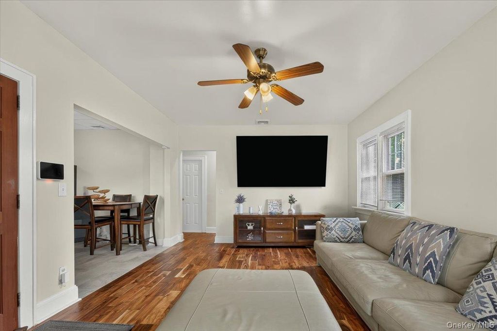 510 Secatogue Avenue, Farmingdale, NY 11735 — photo 4