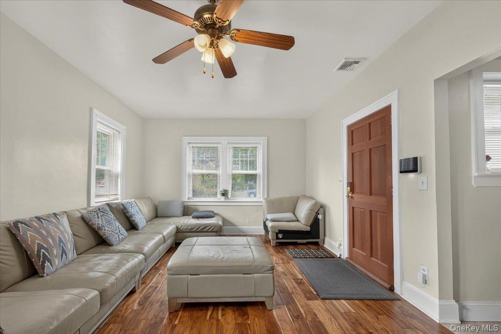 510 Secatogue Avenue, Farmingdale, NY 11735 — photo 5