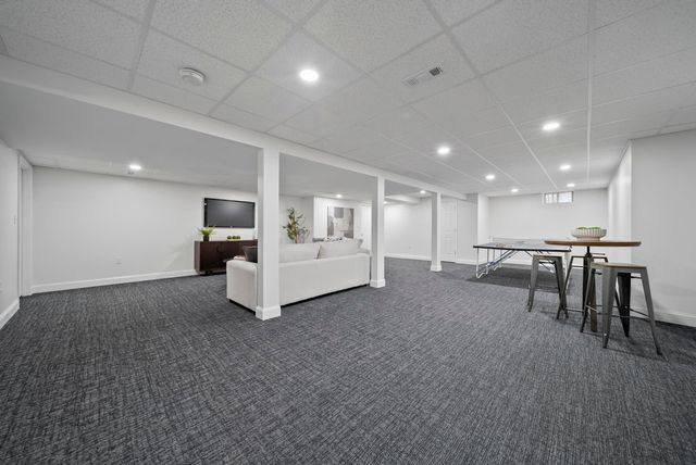 27 Buckingham Drive, Londonderry, NH 03053