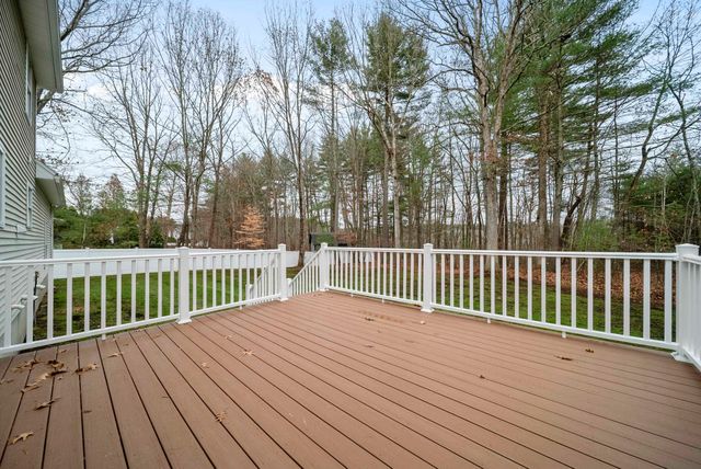 27 Buckingham Drive, Londonderry, NH 03053