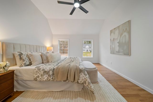 27 Buckingham Drive, Londonderry, NH 03053