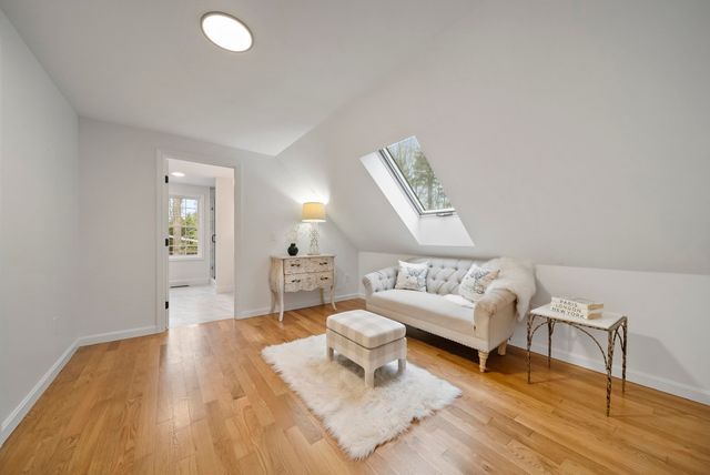 27 Buckingham Drive, Londonderry, NH 03053