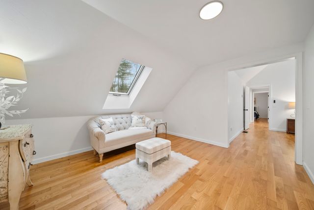 27 Buckingham Drive, Londonderry, NH 03053