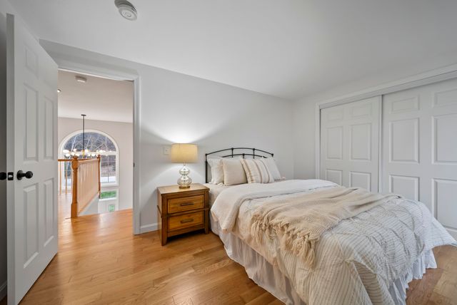 27 Buckingham Drive, Londonderry, NH 03053