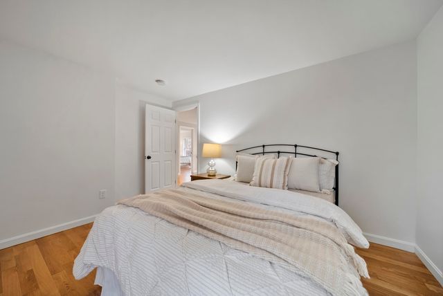 27 Buckingham Drive, Londonderry, NH 03053