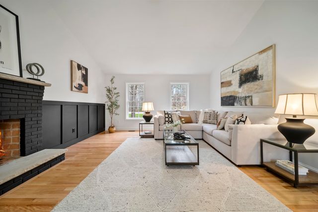 27 Buckingham Drive, Londonderry, NH 03053