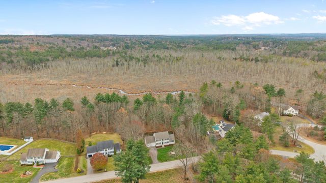 27 Buckingham Drive, Londonderry, NH 03053