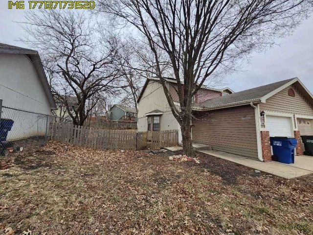 916 Christie Court, Lawrence, KS 66049