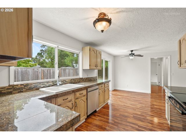 18775 Sw SHELLY St, Beaverton, OR 97078