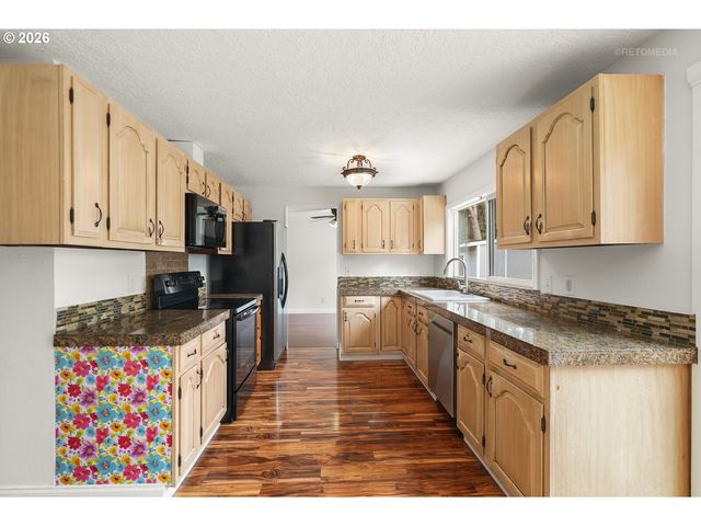 18775 Sw SHELLY St, Beaverton, OR 97078