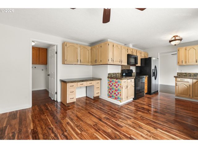18775 Sw SHELLY St, Beaverton, OR 97078