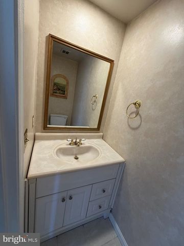 2998 COVINGTON ST, Fairfax, VA 22031