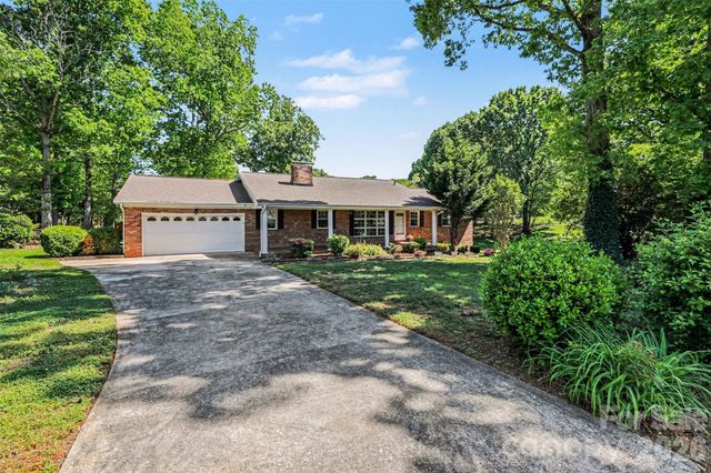 2115 Candlewood Drive NW, Concord, NC 28027