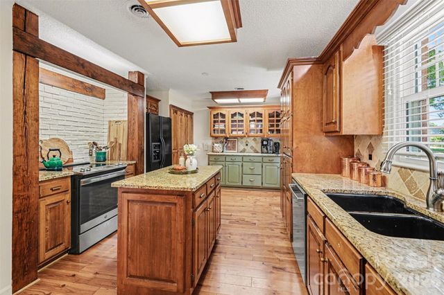 2115 Candlewood Drive NW, Concord, NC 28027