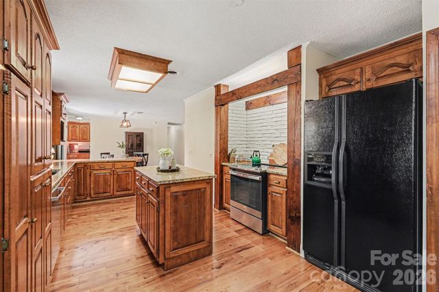 2115 Candlewood Drive NW, Concord, NC 28027