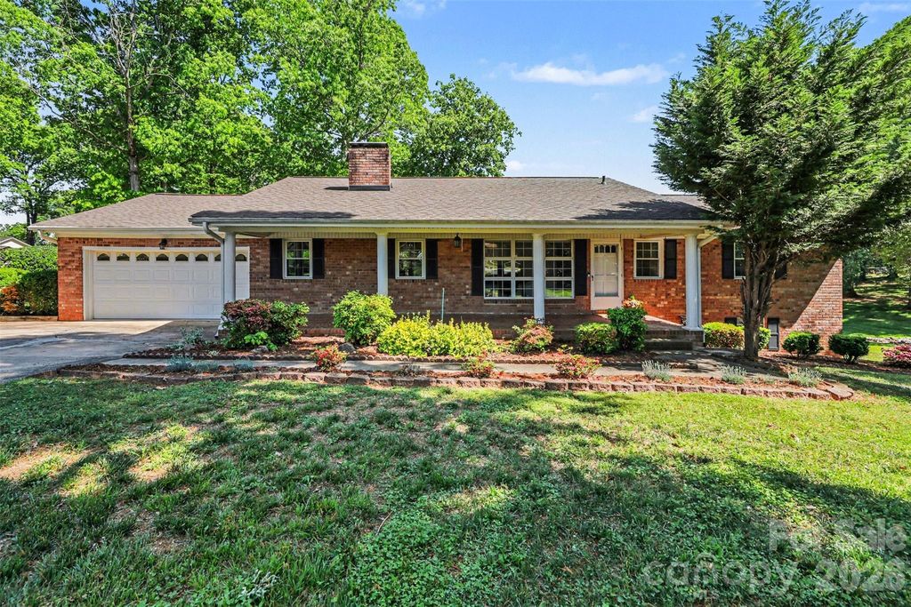 2115 Candlewood Drive NW, Concord, NC 28027