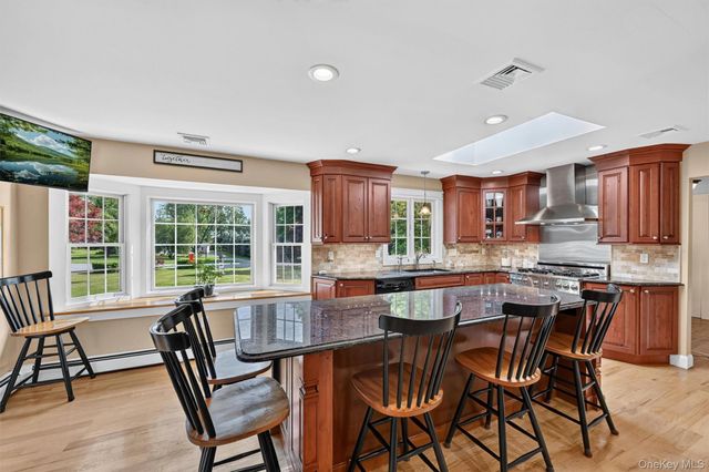 5 Hedges Road, Warwick, NY 10990