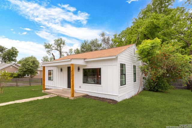 2927 New Braunfels, San Antonio, TX 78210